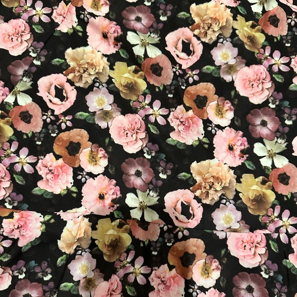 H&M  Set Tapered Cropped Pants Black & Pink Floral Size 4 / Top Size 6 - Picture 7 of 16